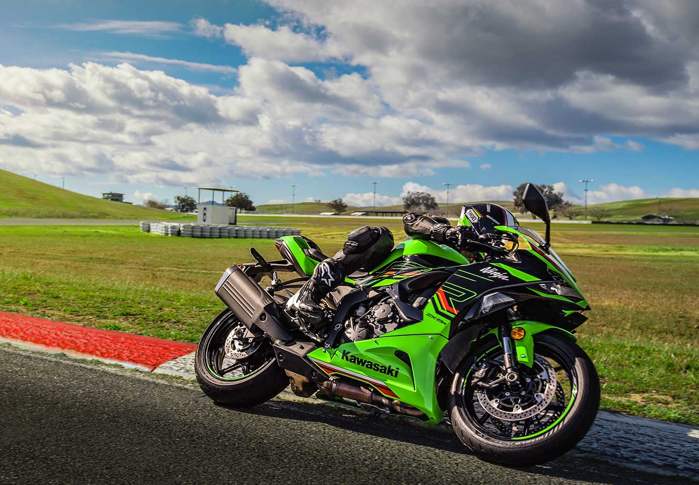Kawasaki Ninja ZX-6R|街道或赛道超级运动车型