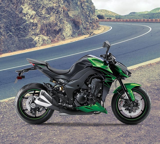 Image of 2022 Z1000 R EDITION in action