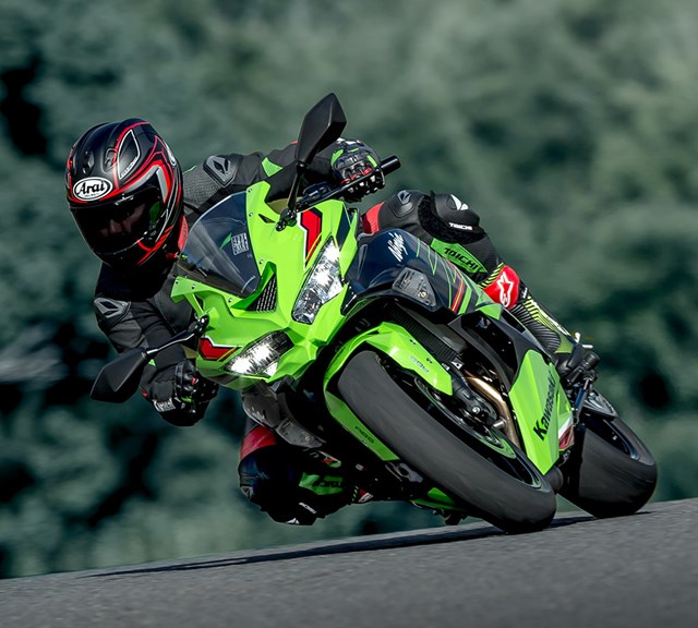 Image of 2024 NINJA ZX-4R in action