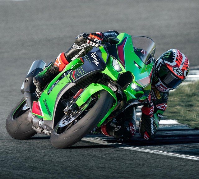 Image of 2024 NINJA ZX-10R in action